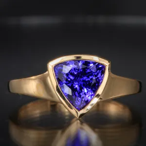 18 Karat Trilliant Tanzanite Ring 1.74 Carat