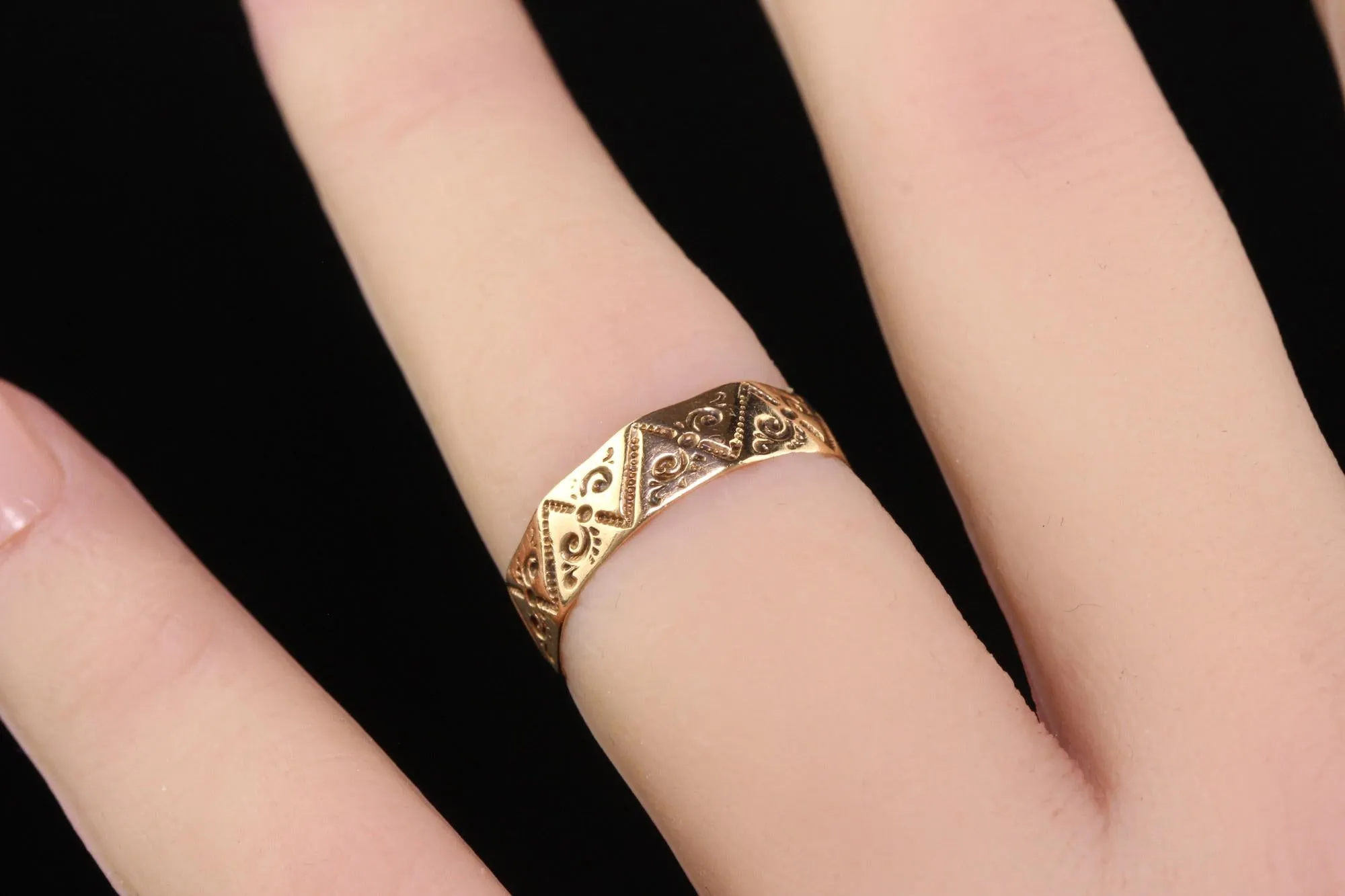 Antique Victorian 14K Yellow Gold Engraved Wedding Band - Size 5 1/2