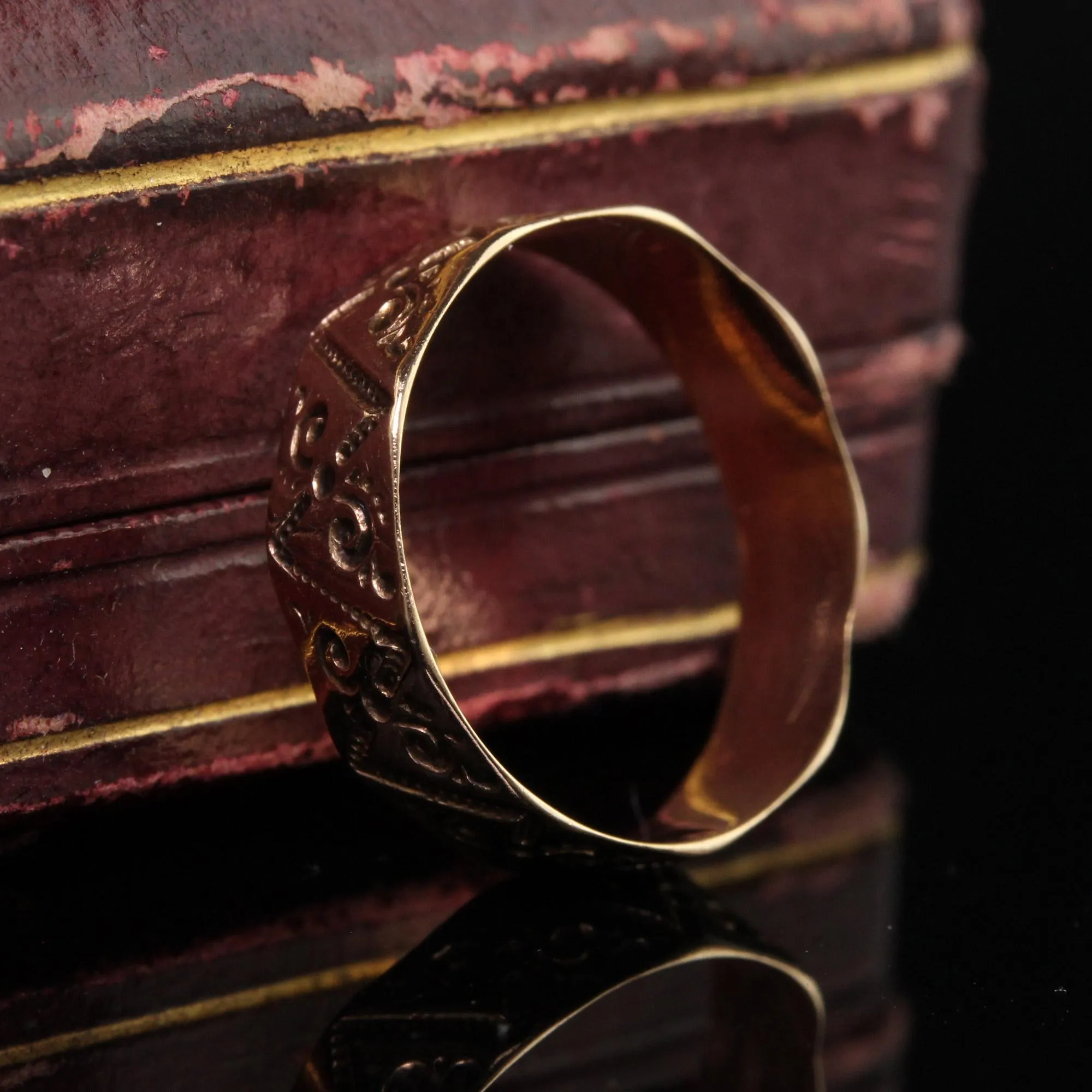 Antique Victorian 14K Yellow Gold Engraved Wedding Band - Size 5 1/2