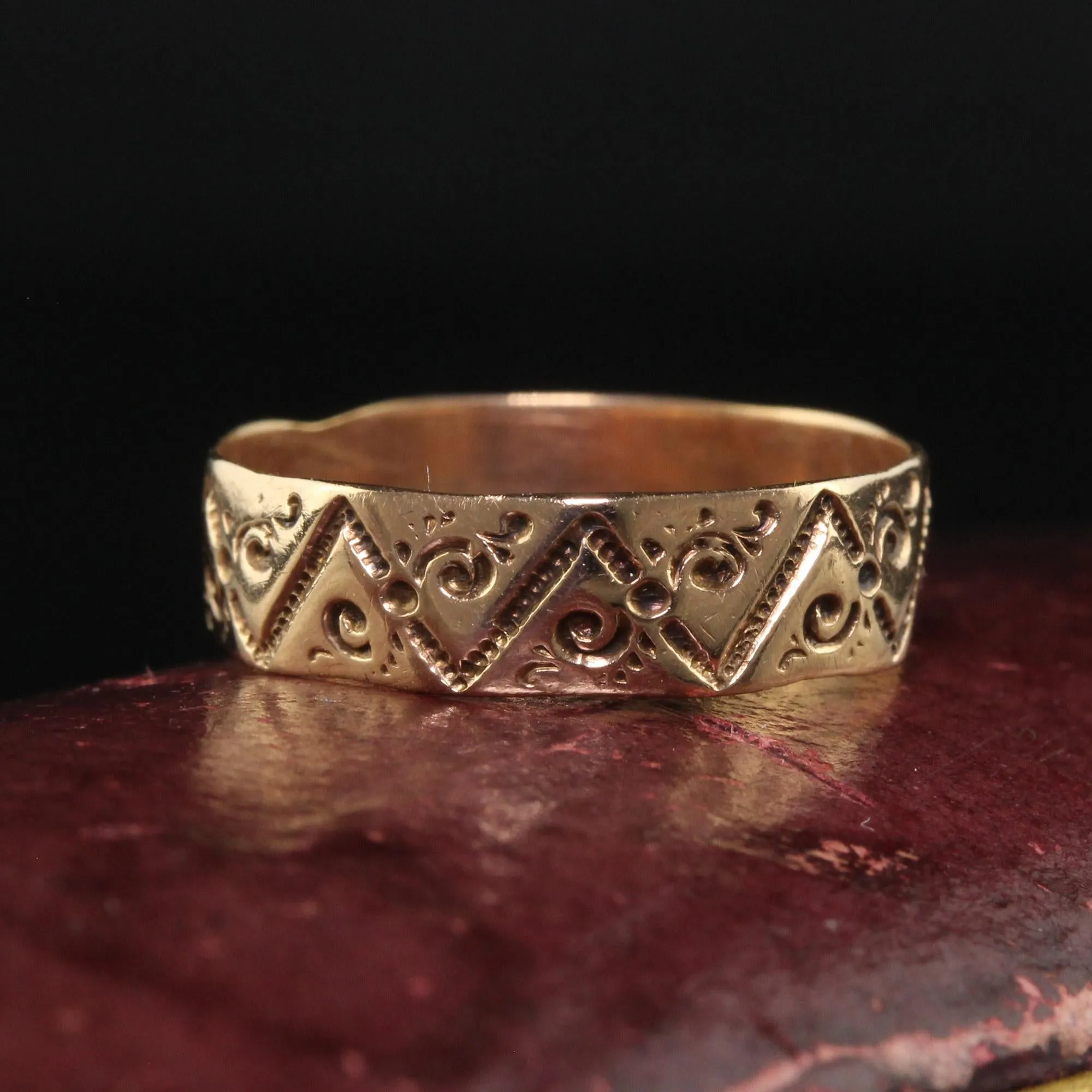 Antique Victorian 14K Yellow Gold Engraved Wedding Band - Size 5 1/2