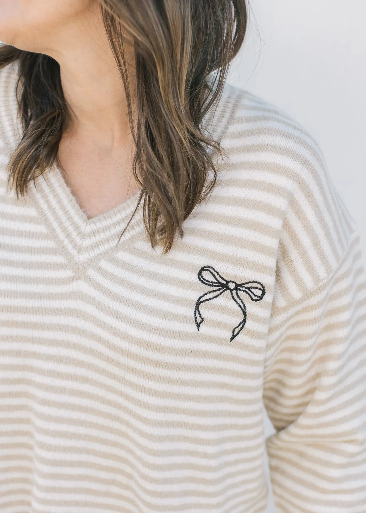 Bow Graphic Striped Sweater B