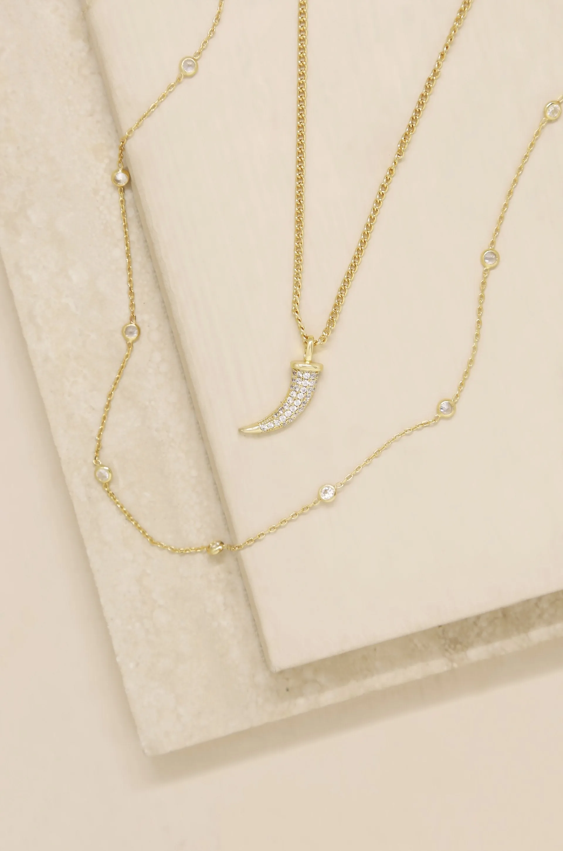 Easy Essential Horn and Delicate Chain 18k Gold Plated Layered Necklace