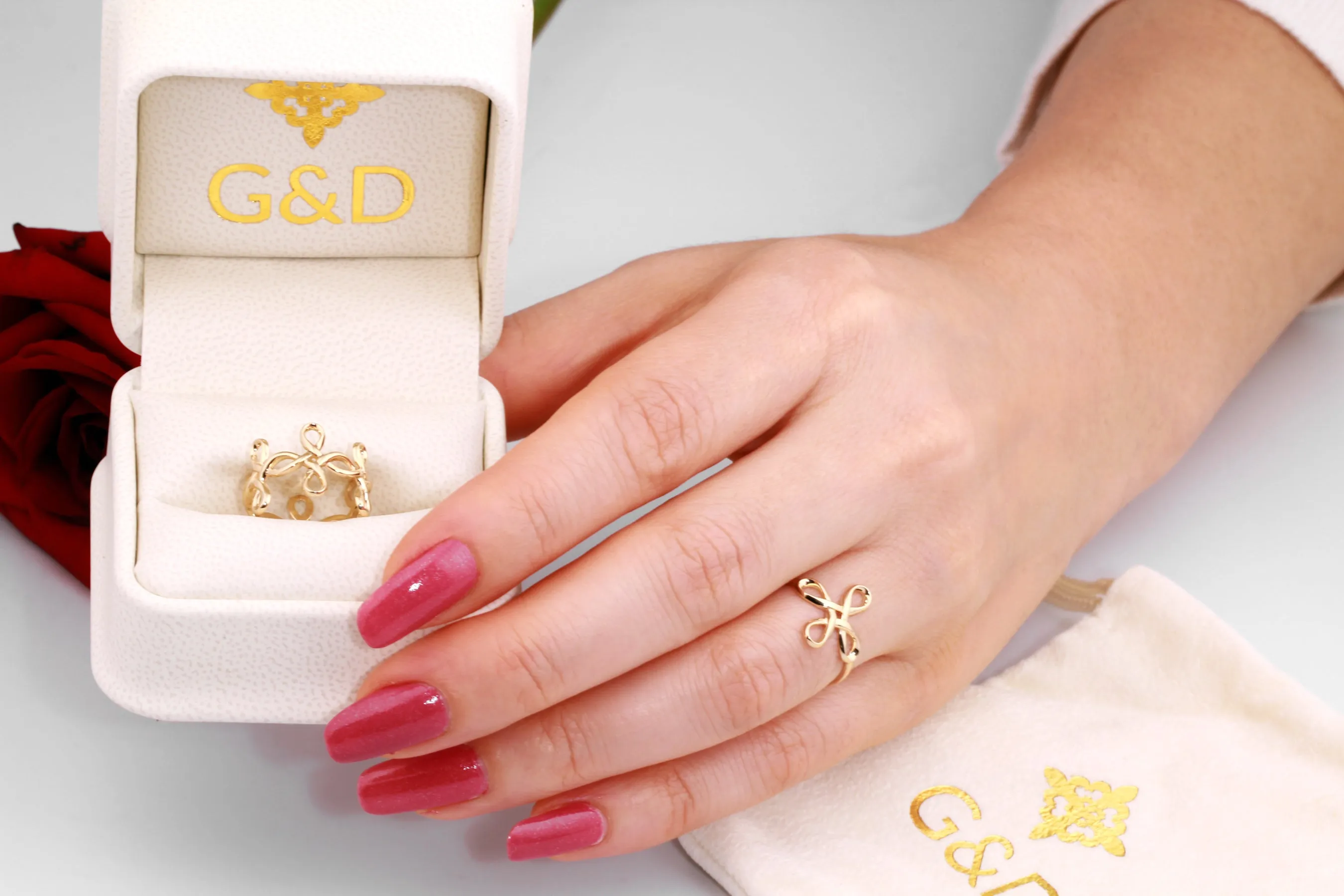 Infinity Flower Band Ring in 18K