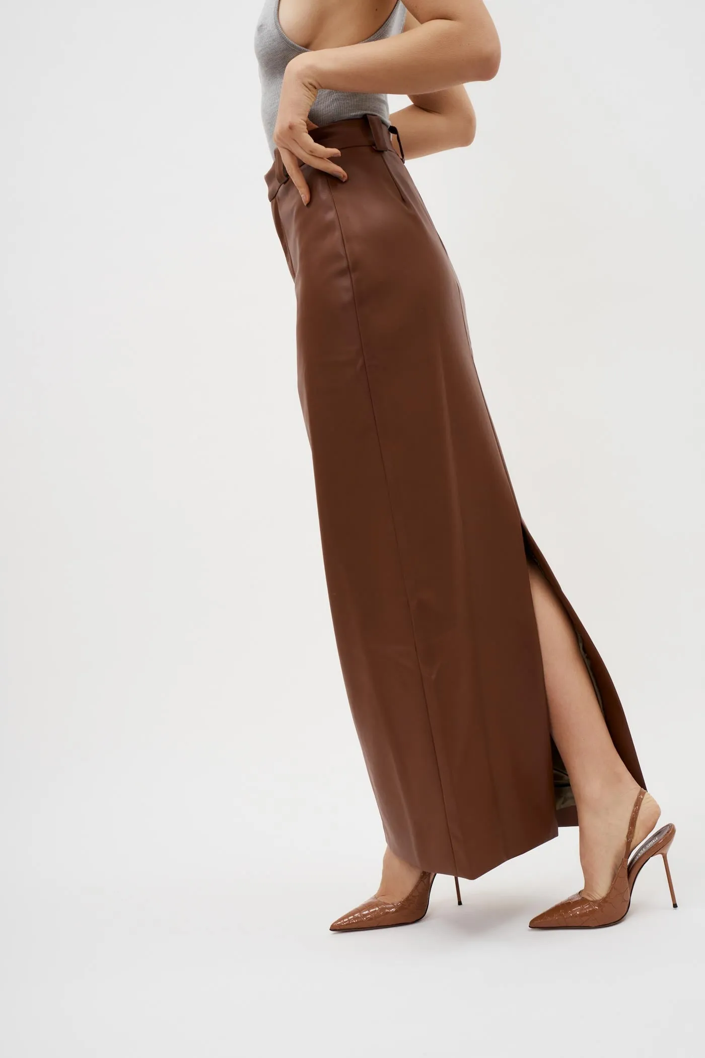 Luna Silhouette Maroon Skirt