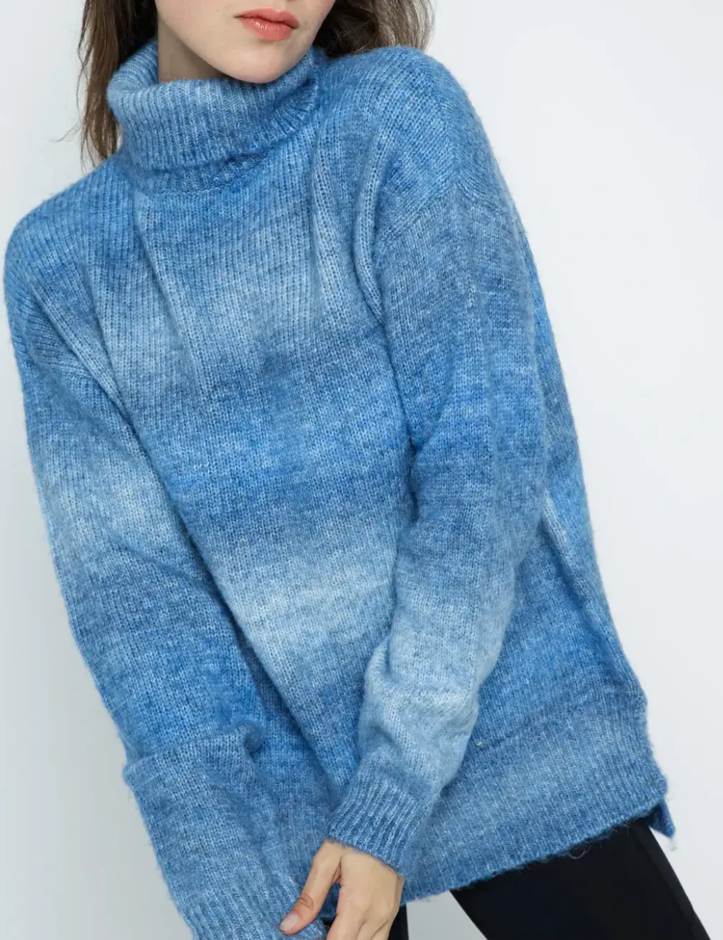 OMBRÉ TURTLENECK SWEATER