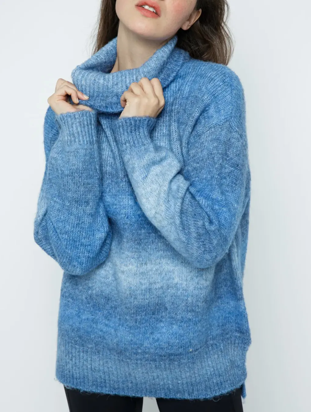 OMBRÉ TURTLENECK SWEATER