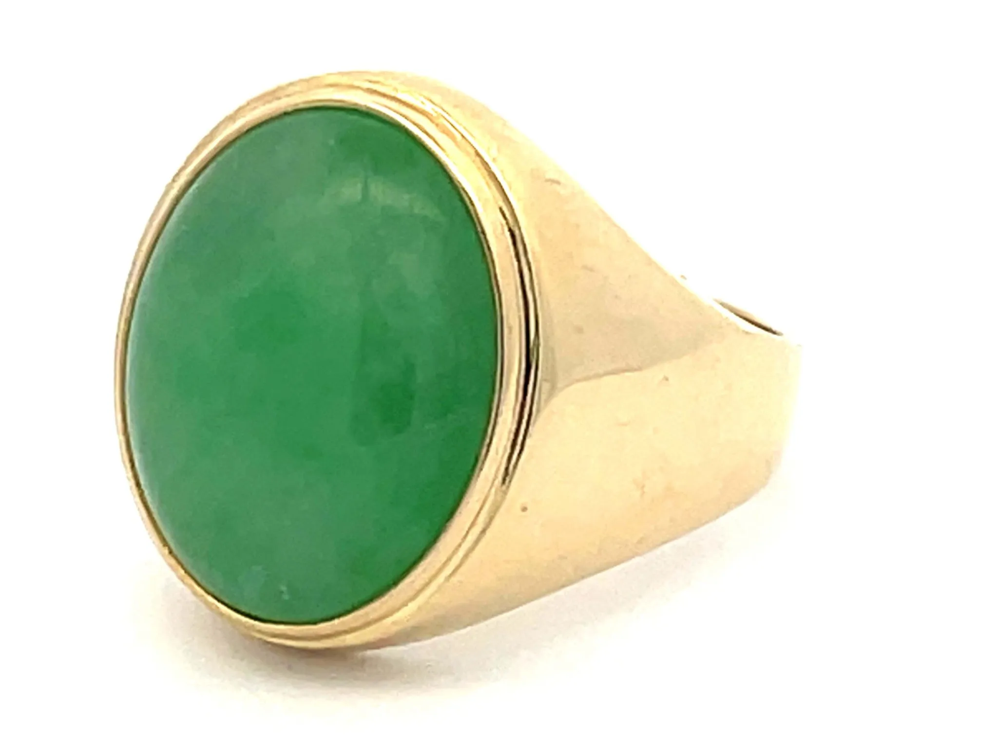 Oval Cabochon Green Jade Ring in 14K Yellow Gold