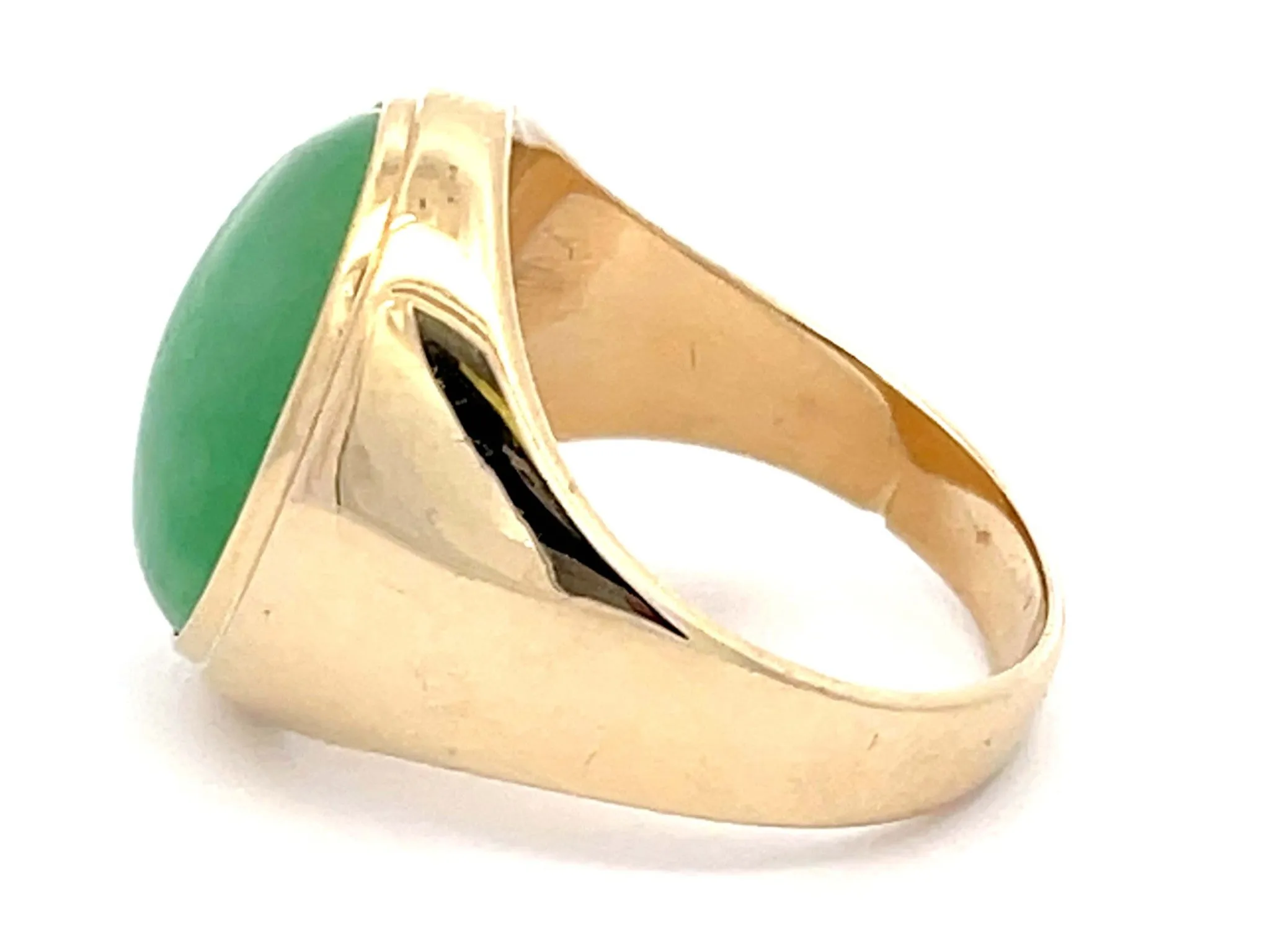 Oval Cabochon Green Jade Ring in 14K Yellow Gold