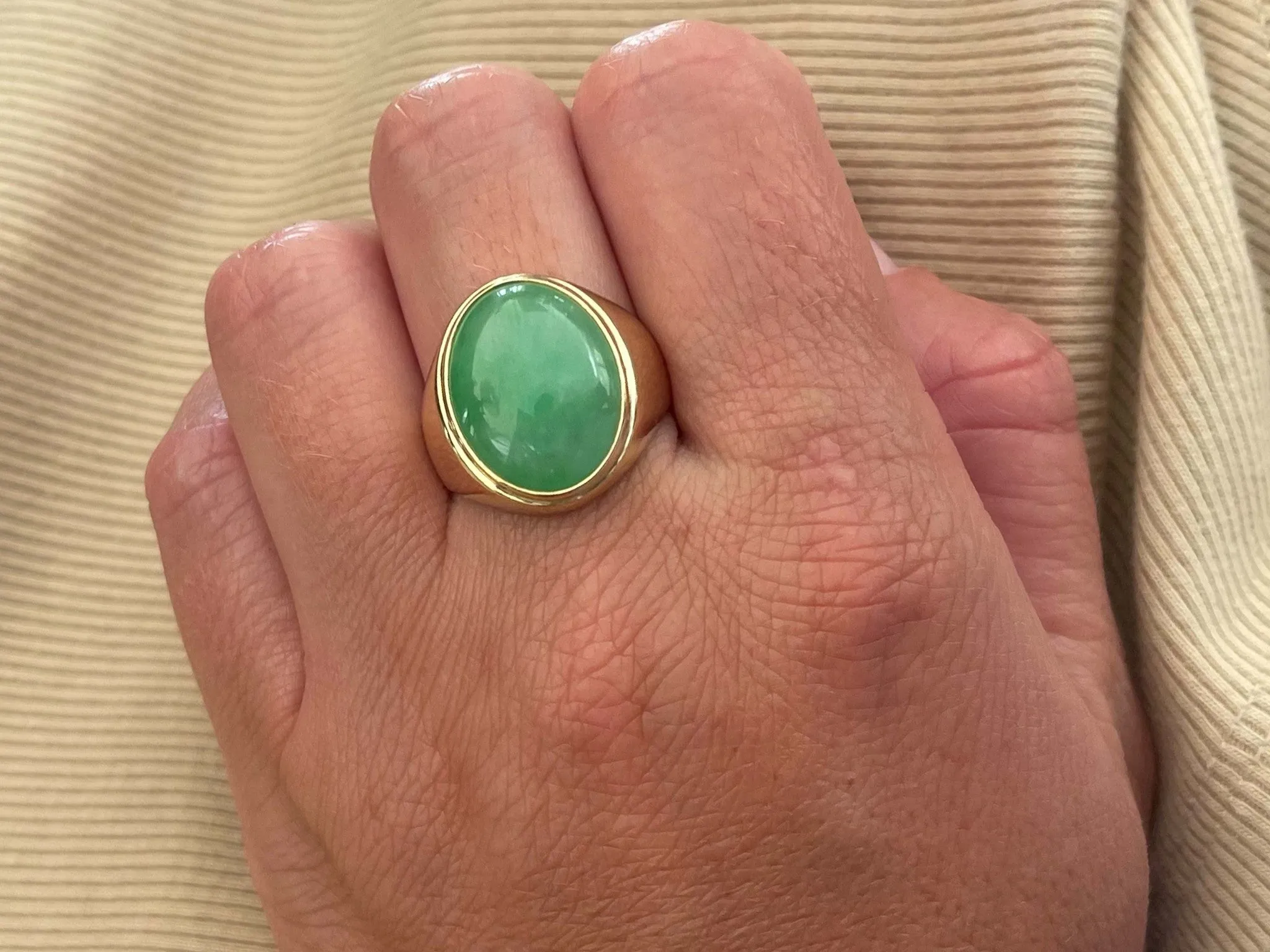 Oval Cabochon Green Jade Ring in 14K Yellow Gold