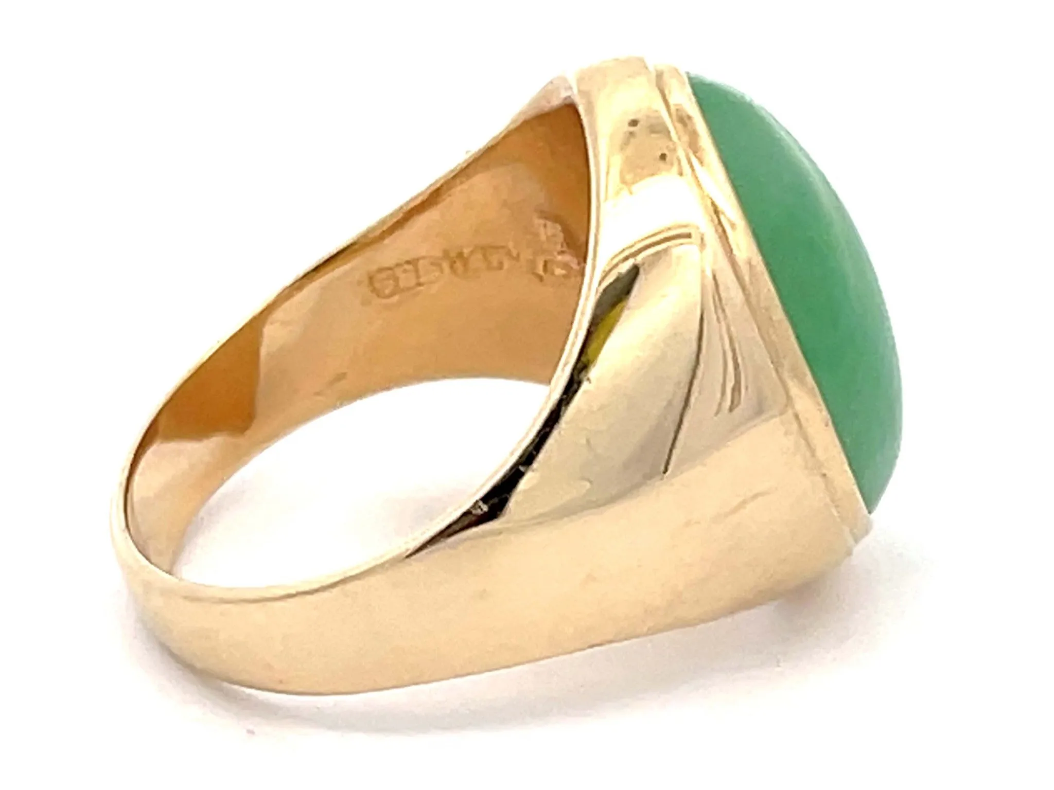 Oval Cabochon Green Jade Ring in 14K Yellow Gold