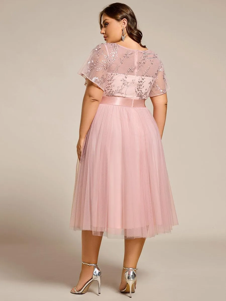 Robe midi d'invitée de mariage en tulle avec ornements et manches transparentes