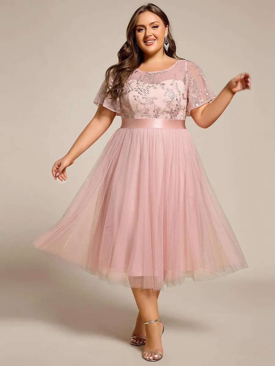 Robe midi d'invitée de mariage en tulle avec ornements et manches transparentes