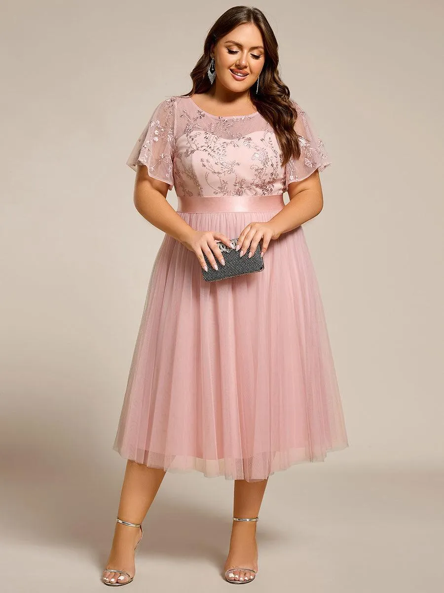 Robe midi d'invitée de mariage en tulle avec ornements et manches transparentes
