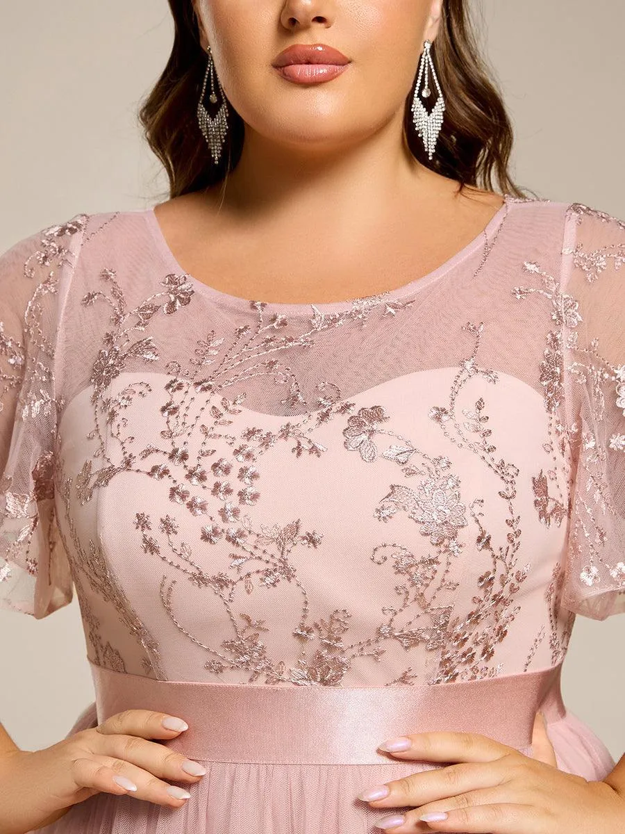 Robe midi d'invitée de mariage en tulle avec ornements et manches transparentes