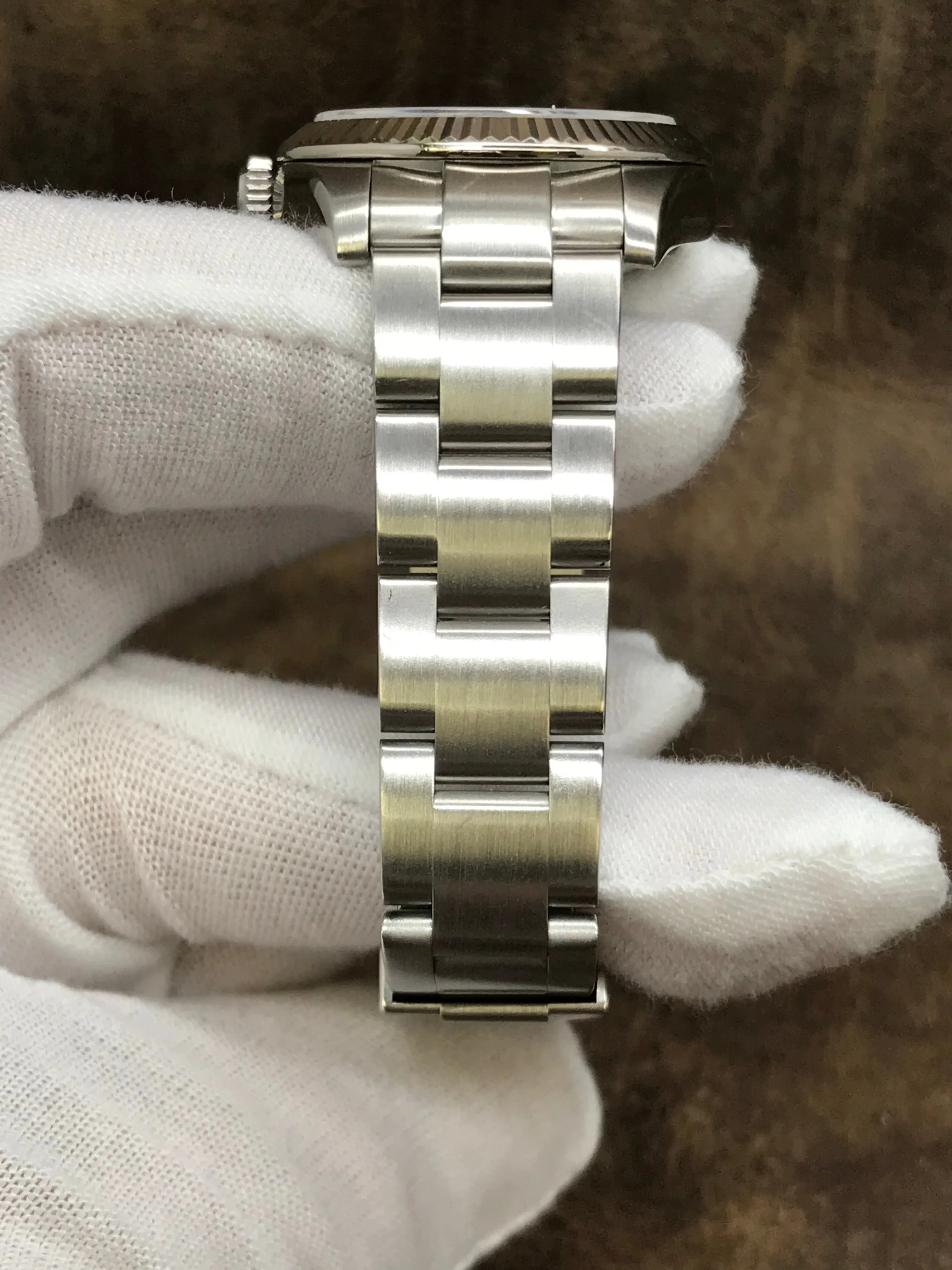 Rolex Oyster Perpetual Midsize 177234 Silver Dial Automatic  Women's Watch