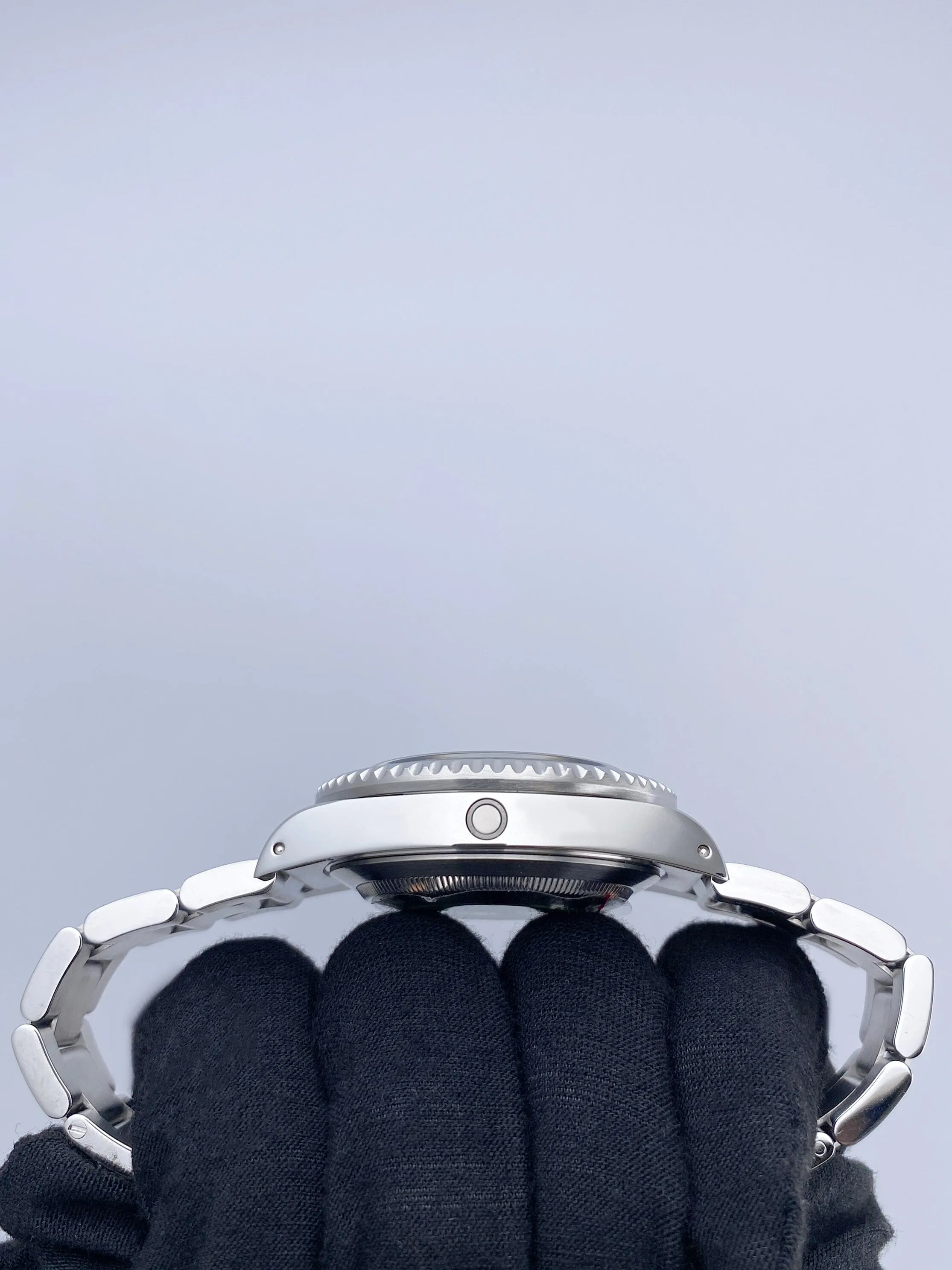 Rolex Sea-Dweller 16600 Black Dial Steel Mens Watch Box Papers