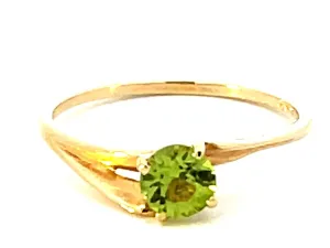 Round Peridot Ring in 14k Yellow Gold
