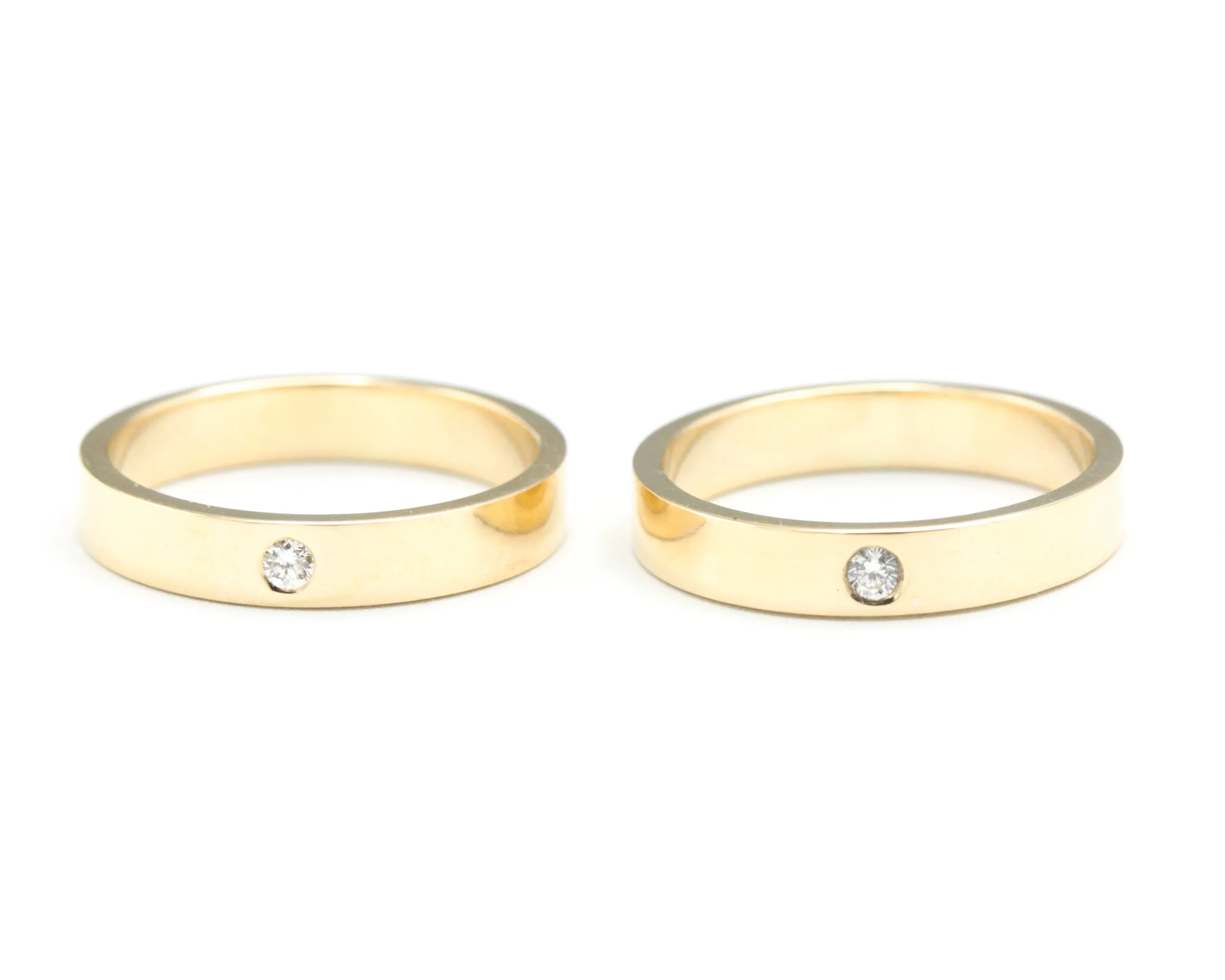 Set of his and her wedding bands ring in 18k gold in high polished band