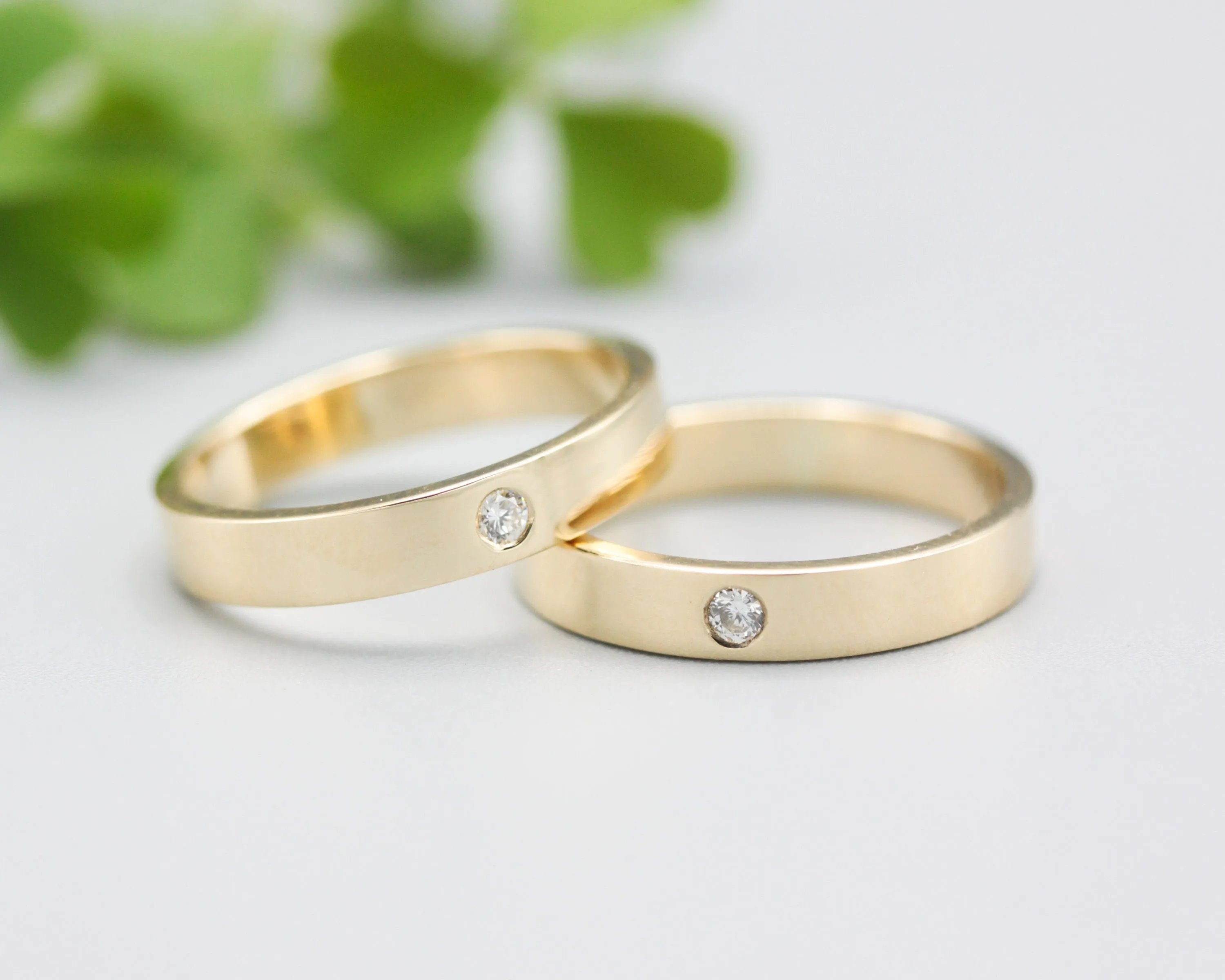 Set of his and her wedding bands ring in 18k gold in high polished band
