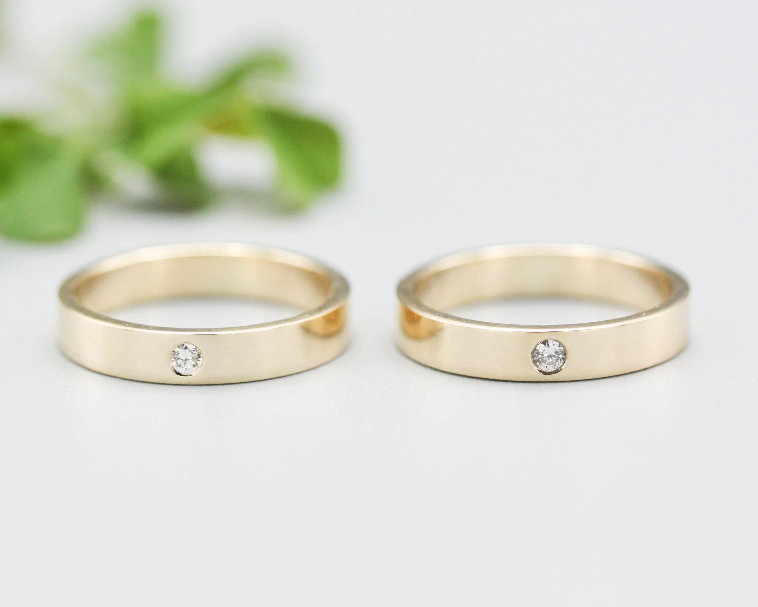 Set of his and her wedding bands ring in 18k gold in high polished band
