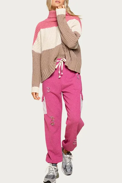 TEXTURED COLORBLOCK TURTLENECK SWEATER