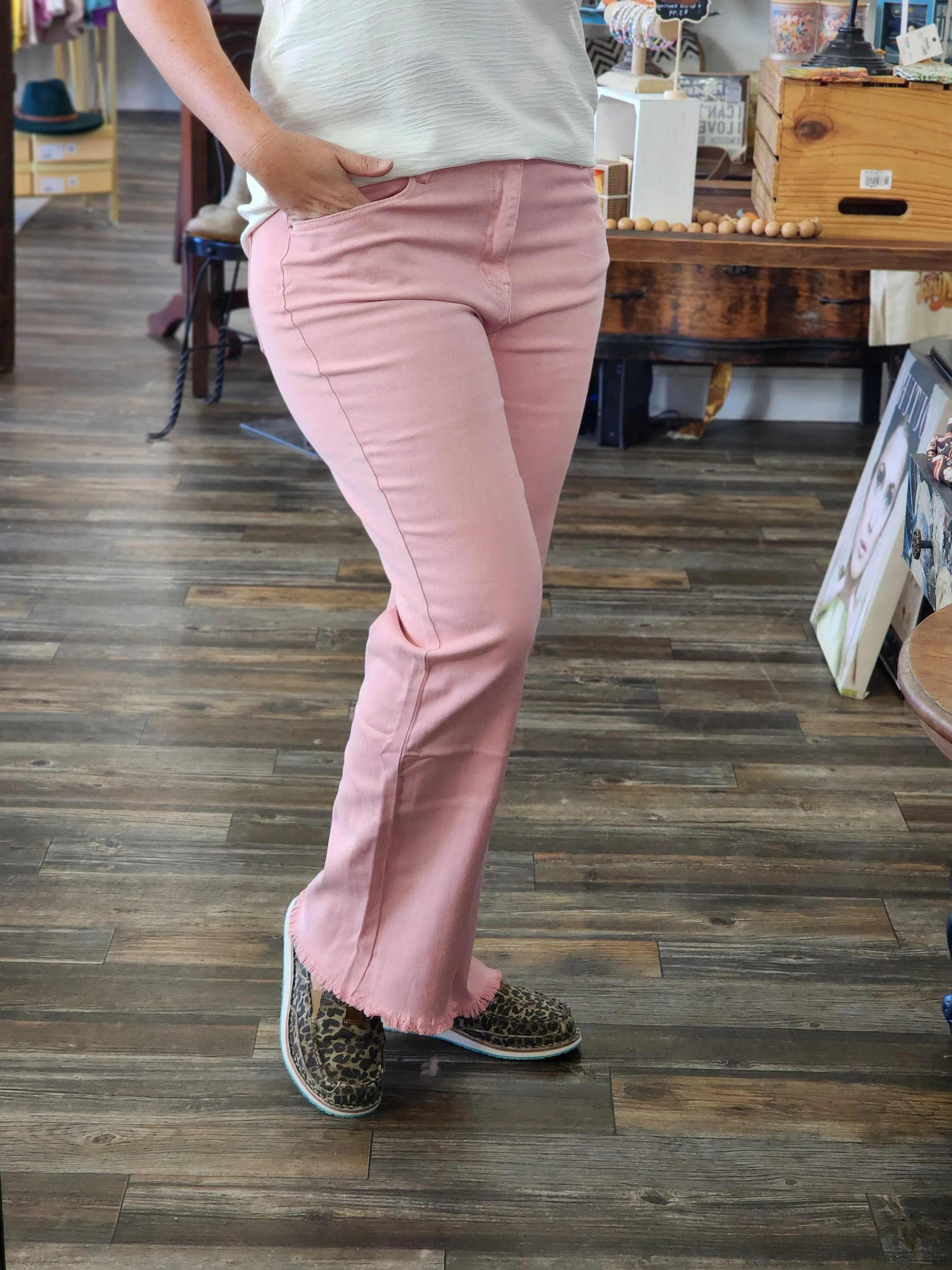 Tyler Acid Wash Fray in pink * on sale