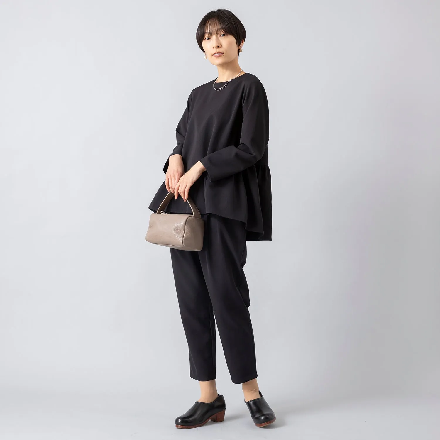 uncinq | アンサンク　Strech Double Cloth Tapered Pants