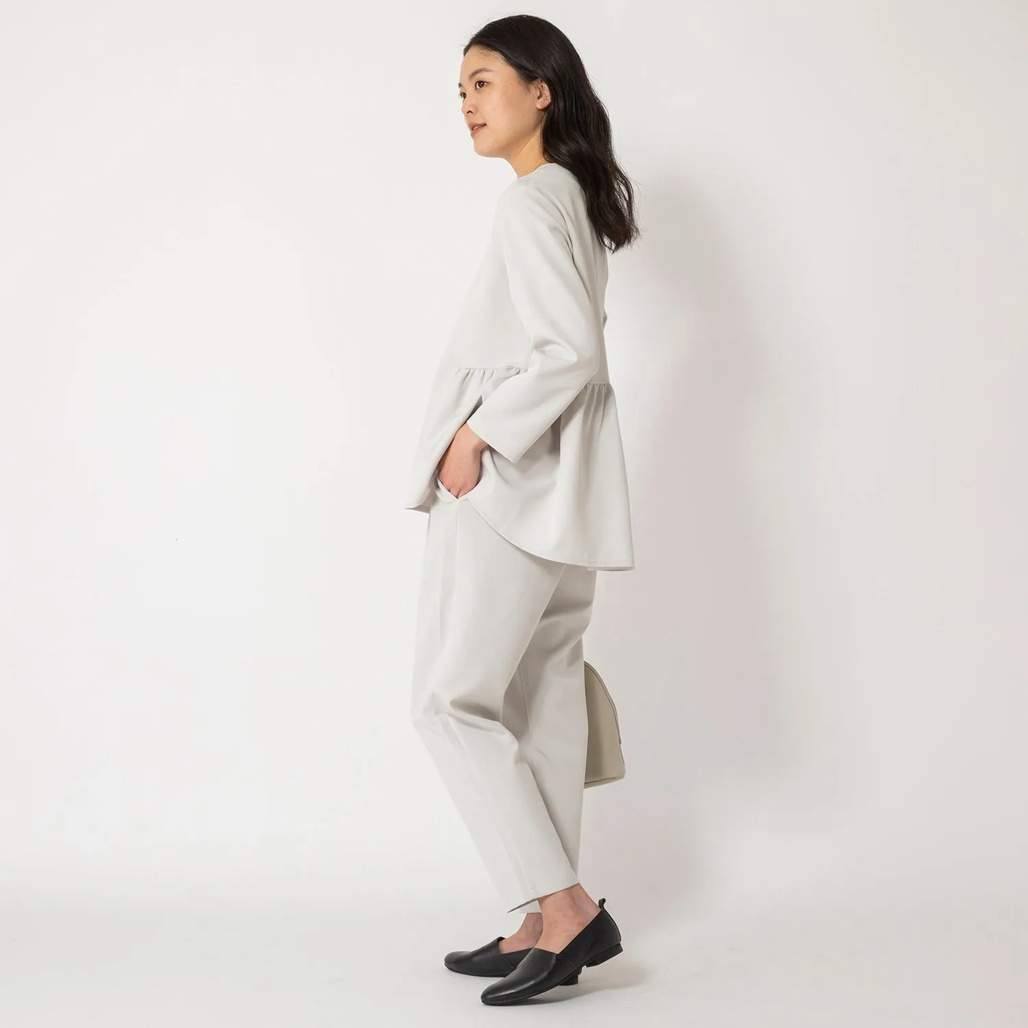 uncinq | アンサンク　Strech Double Cloth Tapered Pants
