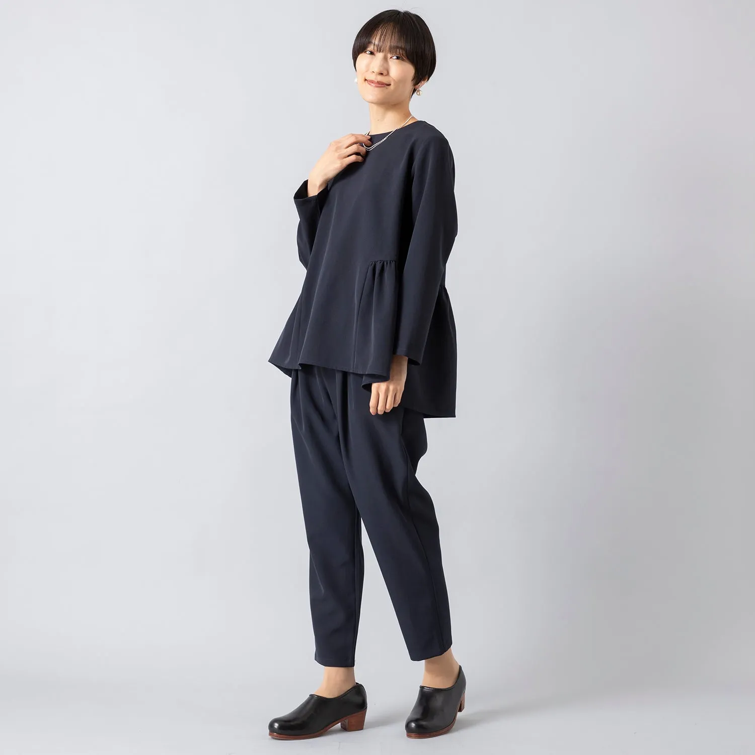 uncinq | アンサンク　Strech Double Cloth Tapered Pants
