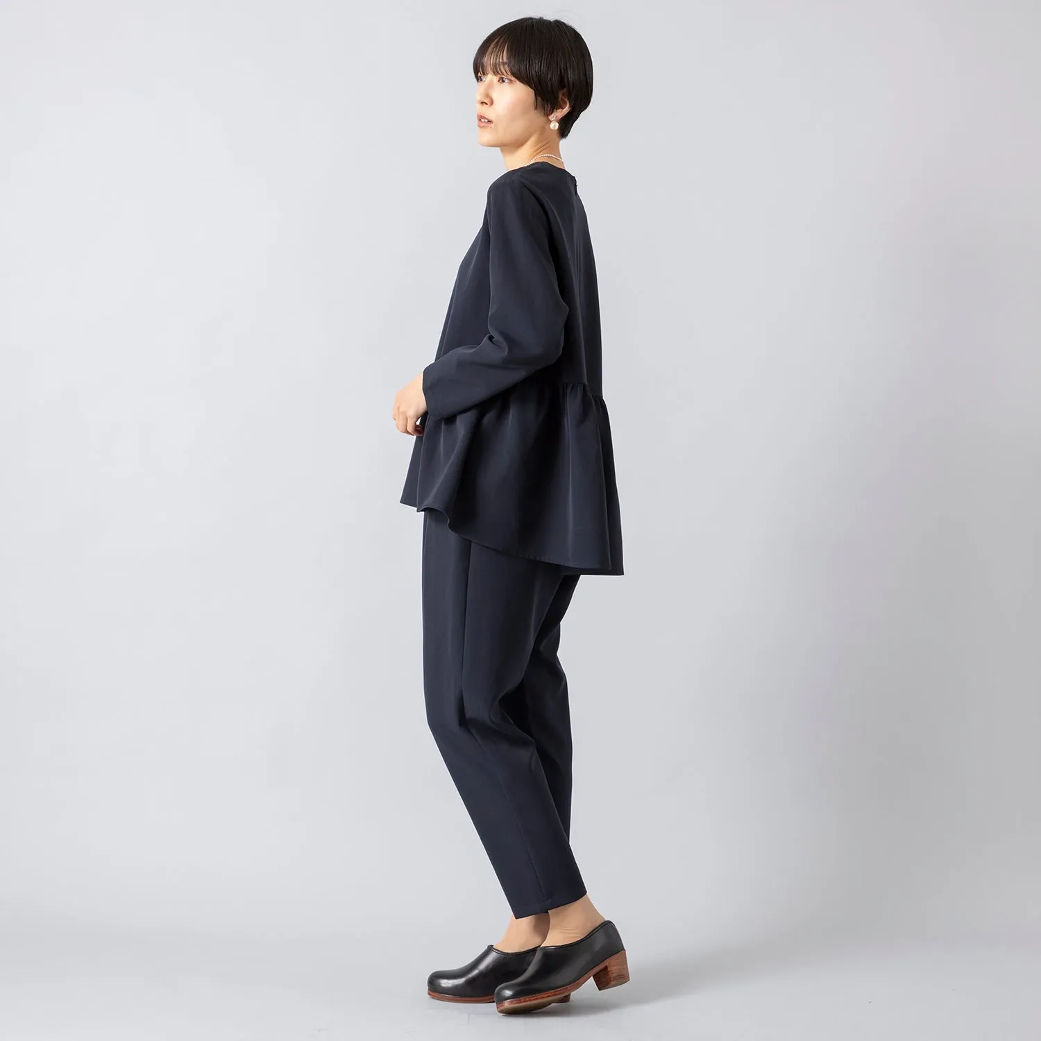uncinq | アンサンク　Strech Double Cloth Tapered Pants