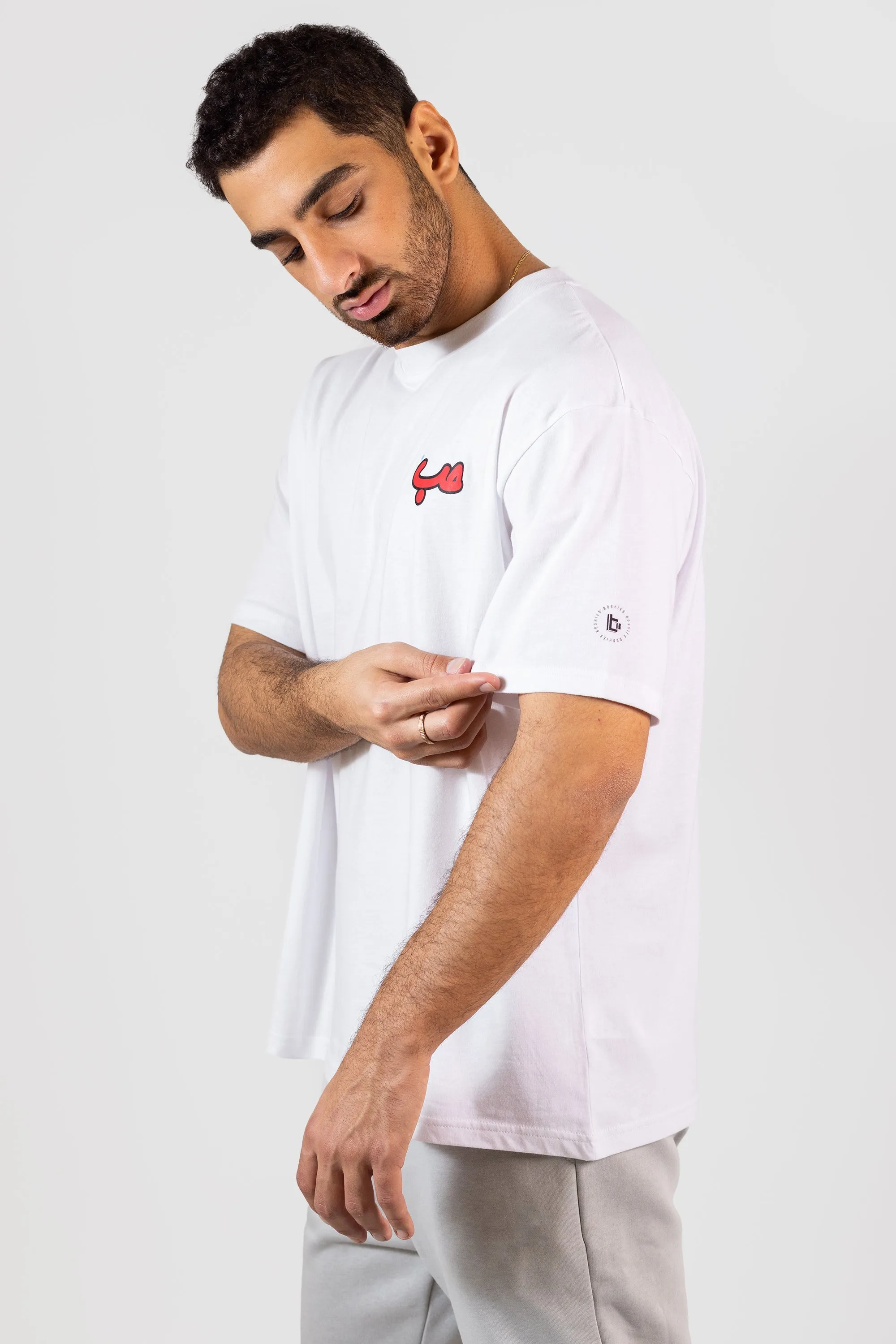 White Side Hobb حب T-shirt