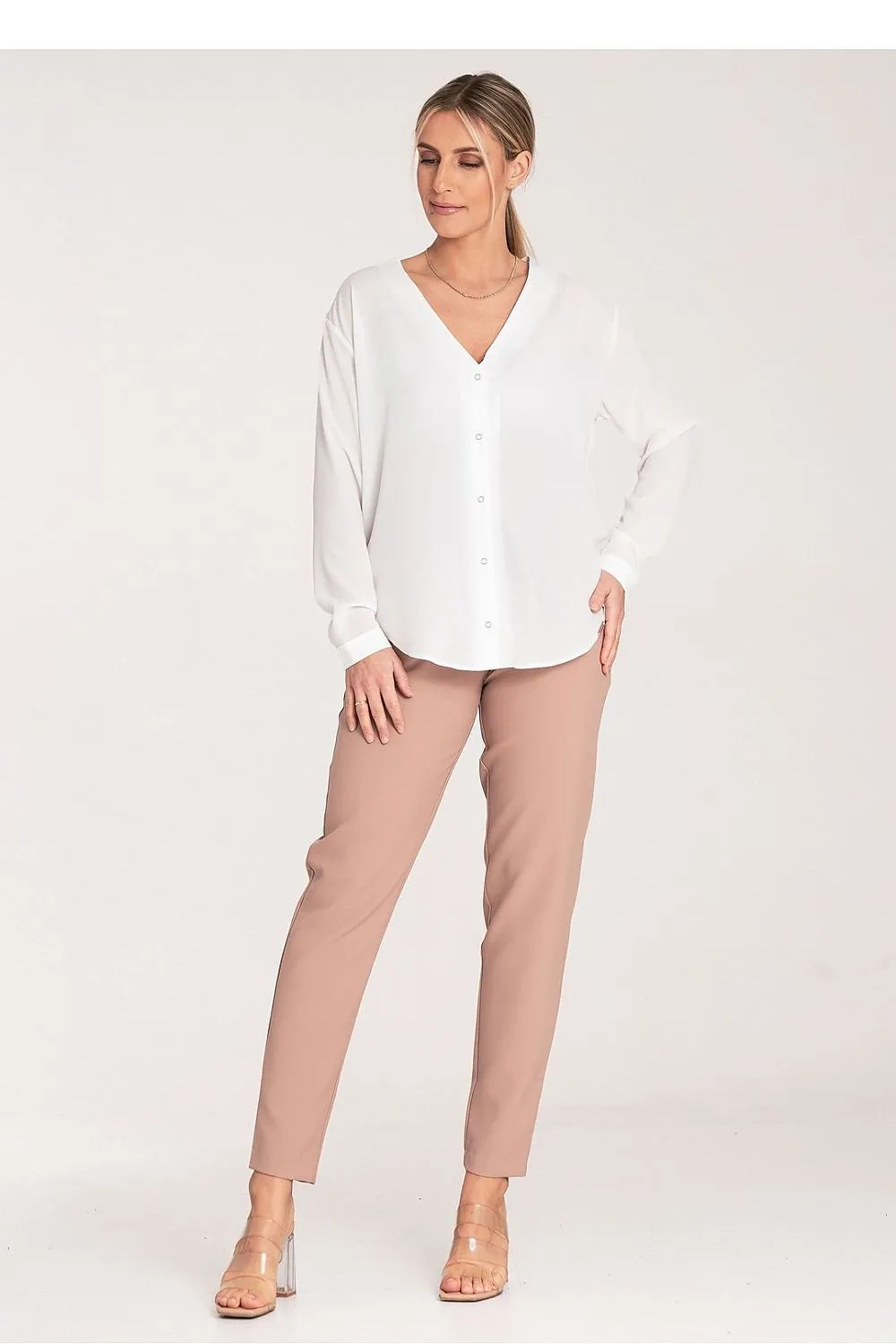 Women slightly tapered pleated waist pants