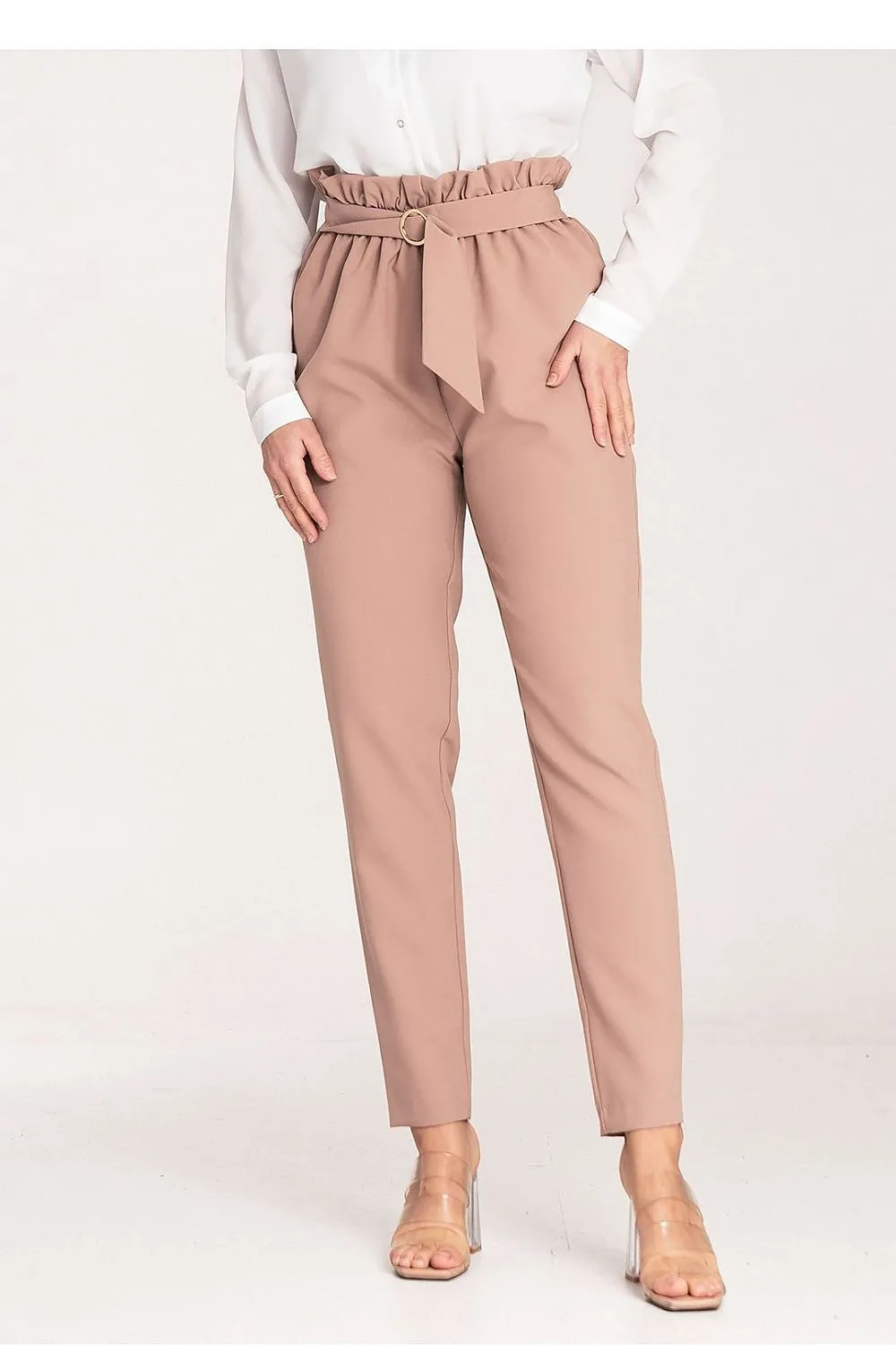 Women slightly tapered pleated waist pants