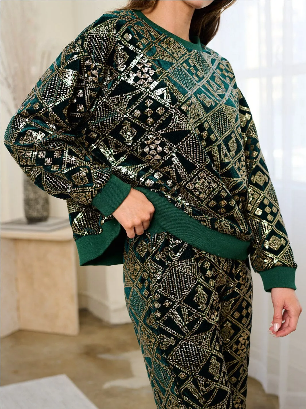 WOMEN'S LONG SLEEVE SEQUINS PULLOVER SWEATER
