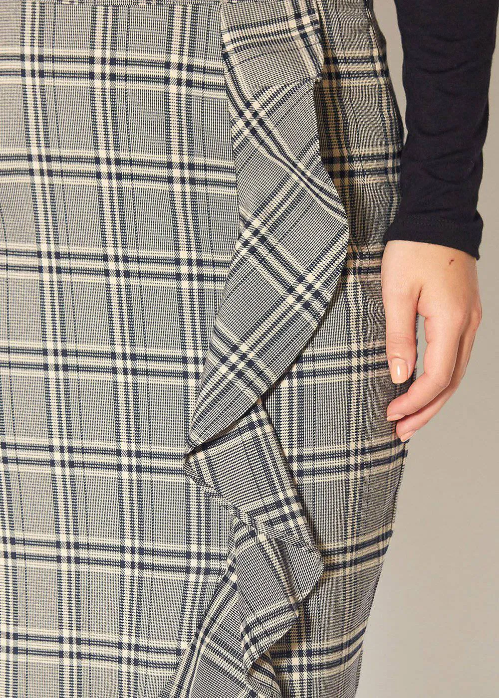 Women's Ruffle Trimmed Pencil Skirt in Black Plaid