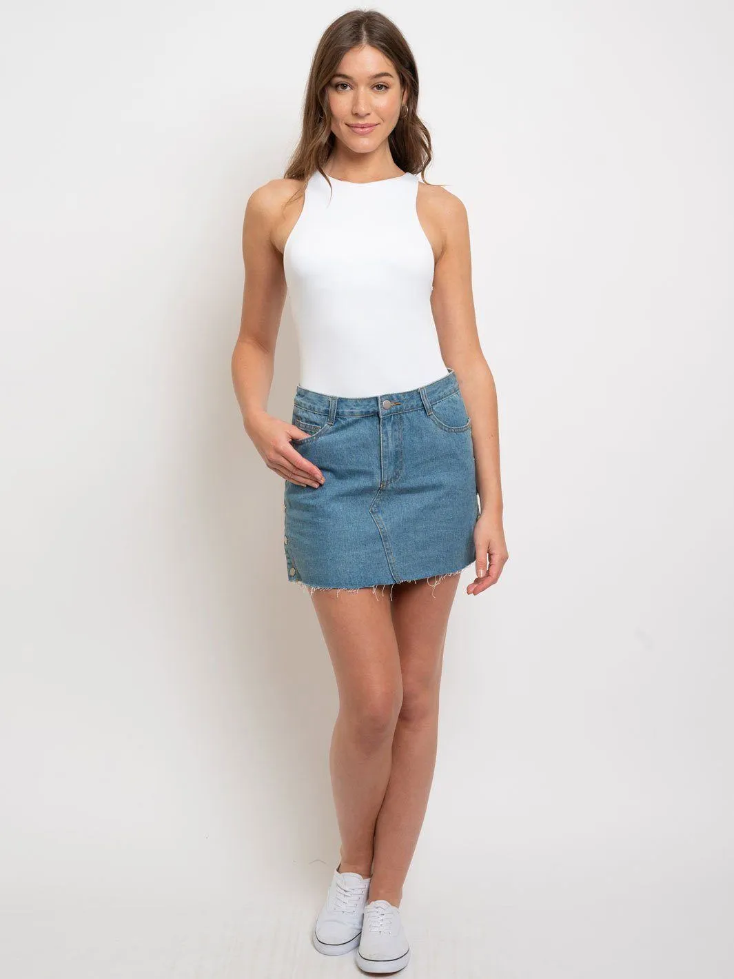 WOMEN'S SIDE BUTTON DETAIL MINI DENIM SKIRT