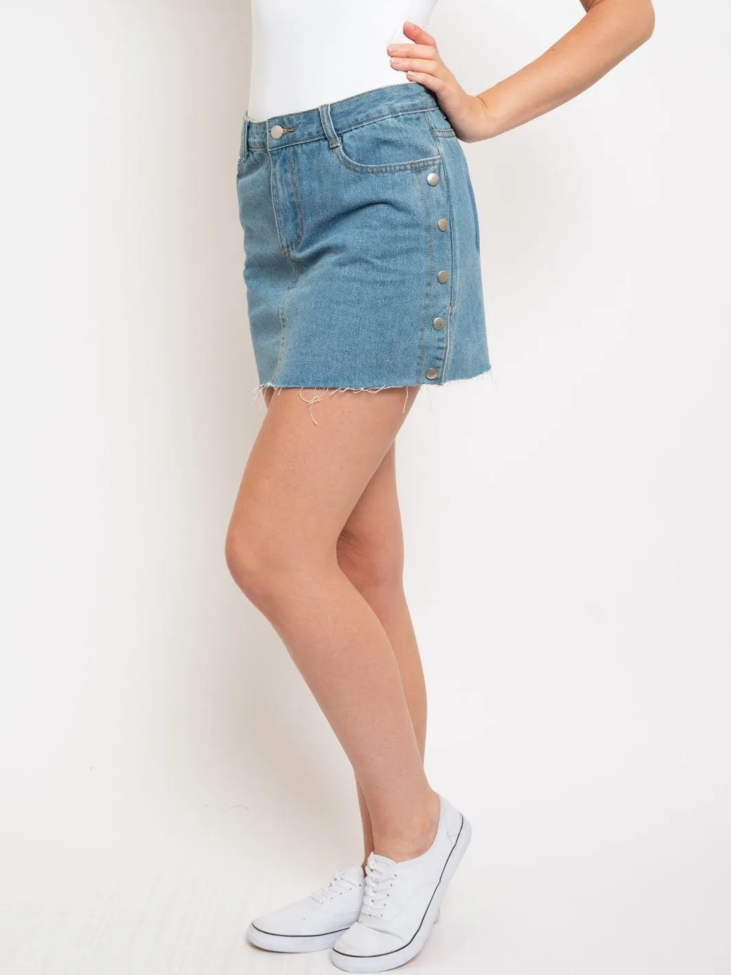 WOMEN'S SIDE BUTTON DETAIL MINI DENIM SKIRT